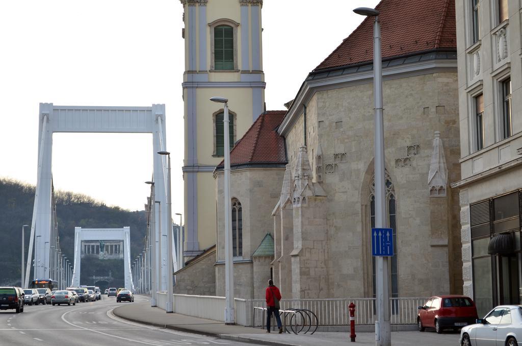 - Veres Palne Budapest