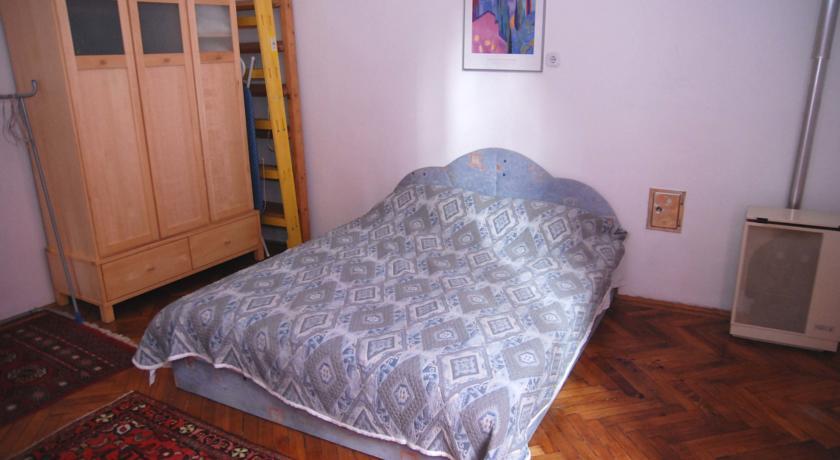 - Veres Palne Apartment *