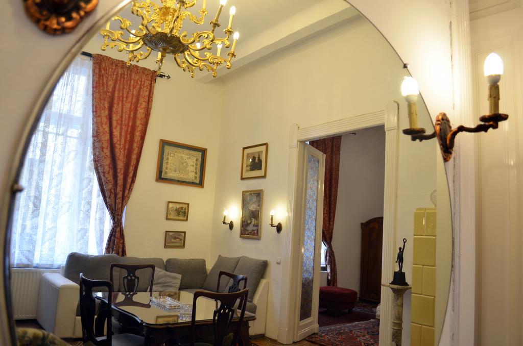 - Veres Palne * Budapest