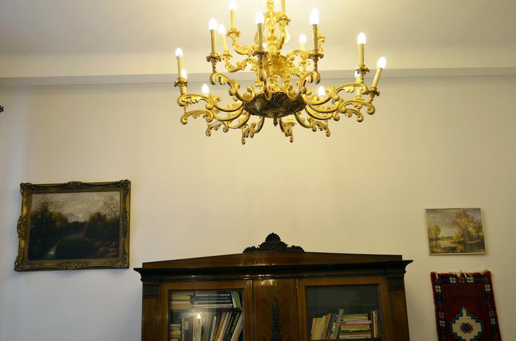 - Veres Palne * Budapest