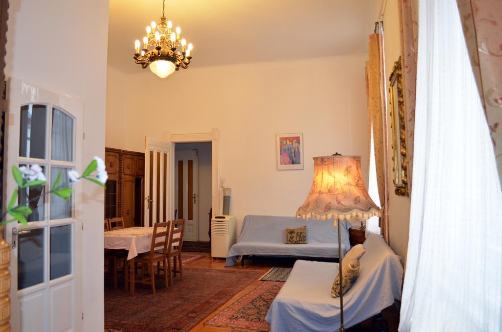 - Veres Palne Apartment *