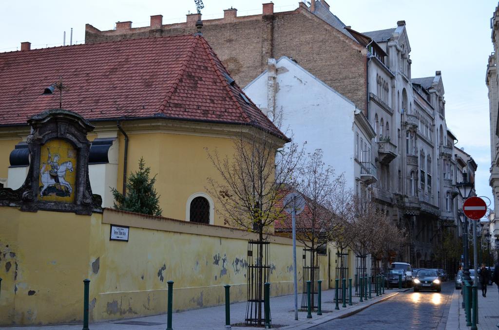 - Veres Palne * Budapest